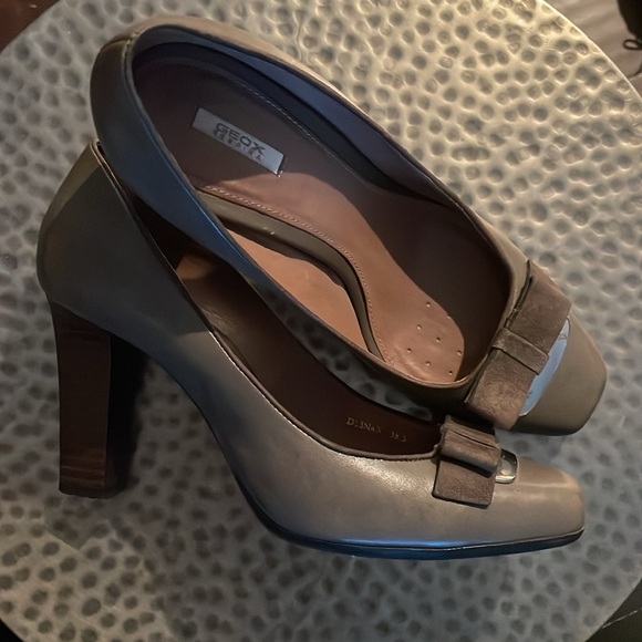 GOEX Heels Women Size8 EU38.5 Taupe Italian Design Medium Heel Insole Square Toe - Picture 2 of 15